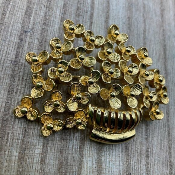 Monet Vintage Bouquet Flower Basket Gold Tone Brooch Pin - Picture 6 of 8